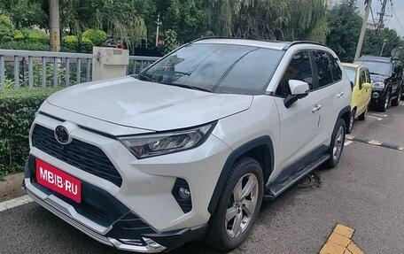 Toyota RAV4, 2021 год, 2 650 000 рублей, 1 фотография