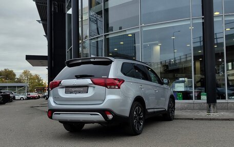 Mitsubishi Outlander III рестайлинг 3, 2021 год, 2 999 000 рублей, 2 фотография