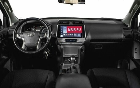 Toyota Land Cruiser Prado 150 рестайлинг 2, 2021 год, 5 300 000 рублей, 16 фотография