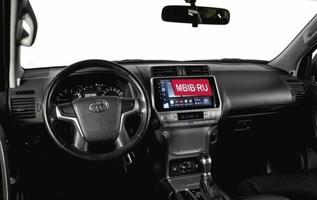 Toyota Land Cruiser Prado 150 рестайлинг 2, 2021 год, 5 300 000 рублей, 23 фотография