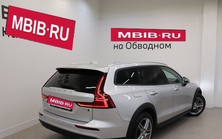 Volvo V60 Cross Country II, 2020 год, 3 550 000 рублей, 2 фотография