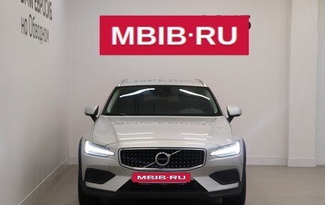 Volvo V60 Cross Country II, 2020 год, 3 550 000 рублей, 3 фотография