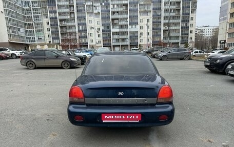 Hyundai Sonata IV рестайлинг, 2000 год, 170 000 рублей, 2 фотография