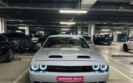 Dodge Challenger III рестайлинг 2, 2021 год, 5 650 000 рублей, 2 фотография