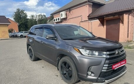 Toyota Highlander III, 2018 год, 4 600 000 рублей, 2 фотография