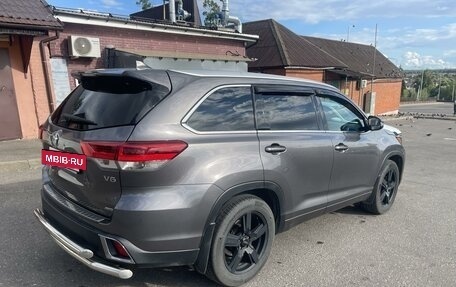 Toyota Highlander III, 2018 год, 4 600 000 рублей, 8 фотография