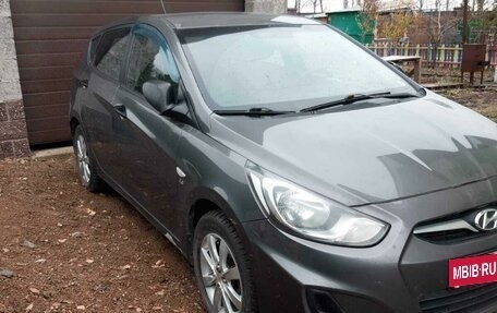 Hyundai Solaris II рестайлинг, 2012 год, 650 000 рублей, 3 фотография