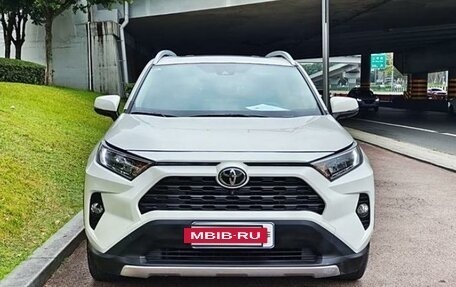 Toyota RAV4, 2021 год, 2 760 000 рублей, 2 фотография