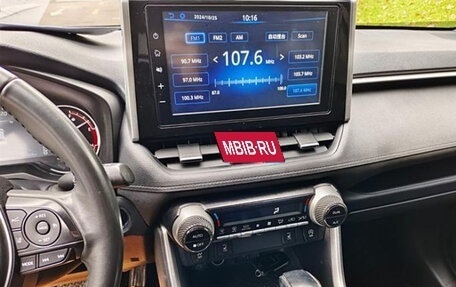 Toyota RAV4, 2021 год, 2 760 000 рублей, 11 фотография