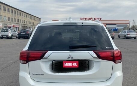 Mitsubishi Outlander III рестайлинг 3, 2020 год, 2 670 000 рублей, 4 фотография