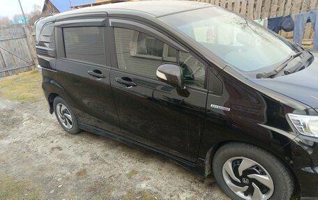 Honda Freed I, 2015 год, 1 350 000 рублей, 6 фотография