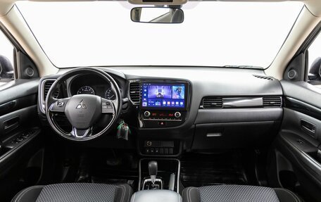 Mitsubishi Outlander III рестайлинг 3, 2021 год, 2 198 000 рублей, 13 фотография