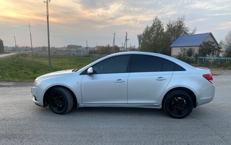 Chevrolet Cruze II, 2010 год, 665 000 рублей, 3 фотография