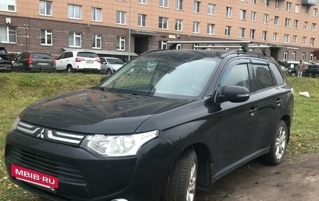 Mitsubishi Outlander III рестайлинг 3, 2013 год, 1 290 000 рублей, 3 фотография