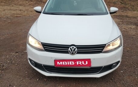 Volkswagen Jetta VI, 2013 год, 1 150 000 рублей, 3 фотография