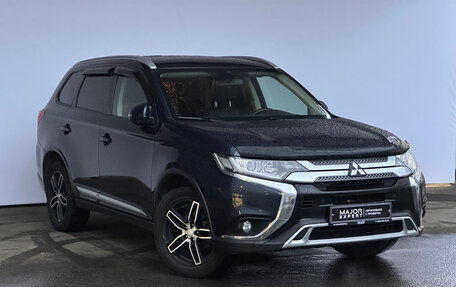 Mitsubishi Outlander III рестайлинг 3, 2019 год, 2 550 000 рублей, 3 фотография