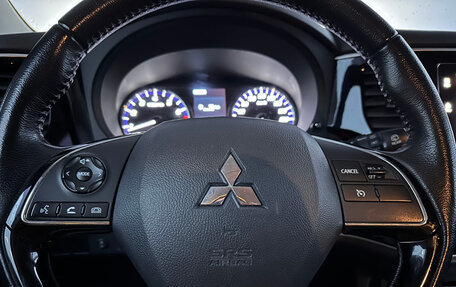 Mitsubishi Outlander III рестайлинг 3, 2019 год, 2 550 000 рублей, 29 фотография