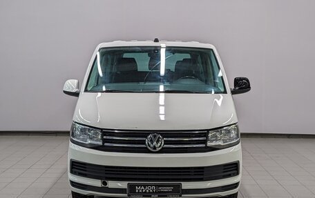 Volkswagen Caravelle T6 рестайлинг, 2019 год, 2 750 000 рублей, 2 фотография