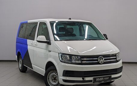 Volkswagen Caravelle T6 рестайлинг, 2019 год, 2 750 000 рублей, 3 фотография