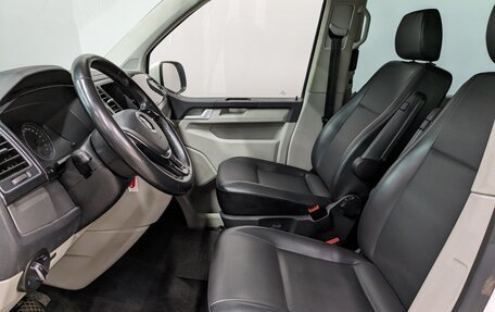 Volkswagen Caravelle T6 рестайлинг, 2019 год, 2 750 000 рублей, 20 фотография