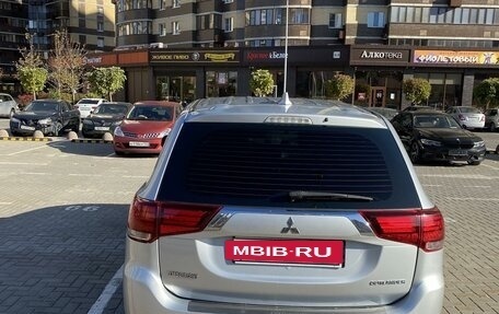 Mitsubishi Outlander III рестайлинг 3, 2019 год, 2 460 000 рублей, 7 фотография