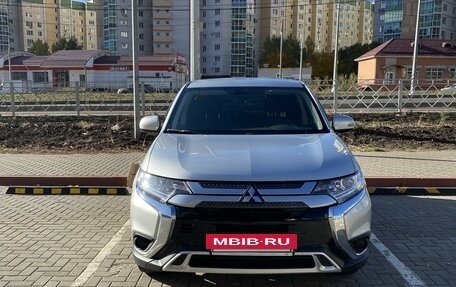 Mitsubishi Outlander III рестайлинг 3, 2019 год, 2 460 000 рублей, 4 фотография