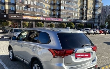 Mitsubishi Outlander III рестайлинг 3, 2019 год, 2 460 000 рублей, 8 фотография