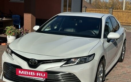 Toyota Camry, 2018 год, 2 880 000 рублей, 4 фотография