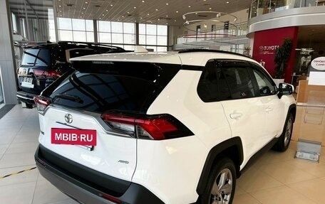 Toyota RAV4, 2024 год, 4 949 000 рублей, 4 фотография