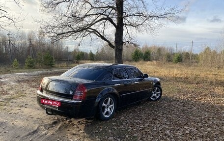 Chrysler 300C II, 2004 год, 695 000 рублей, 2 фотография