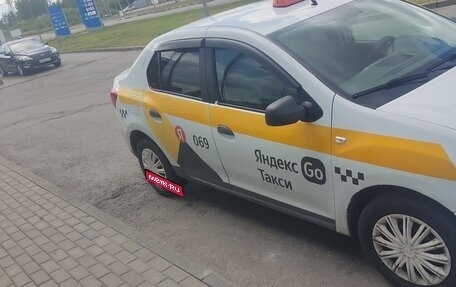 Renault Logan II, 2017 год, 600 000 рублей, 1 фотография