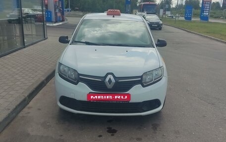 Renault Logan II, 2017 год, 600 000 рублей, 2 фотография