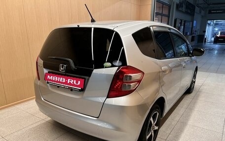 Honda Fit III, 2010 год, 835 000 рублей, 4 фотография