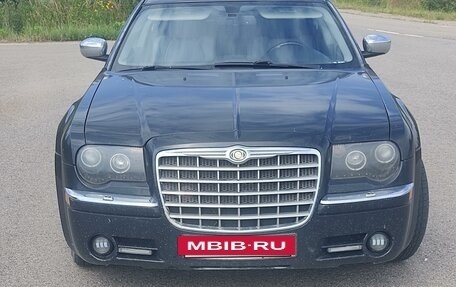 Chrysler 300C II, 2005 год, 850 000 рублей, 2 фотография