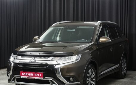 Mitsubishi Outlander III рестайлинг 3, 2020 год, 2 677 000 рублей, 1 фотография