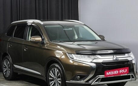 Mitsubishi Outlander III рестайлинг 3, 2020 год, 2 677 000 рублей, 3 фотография