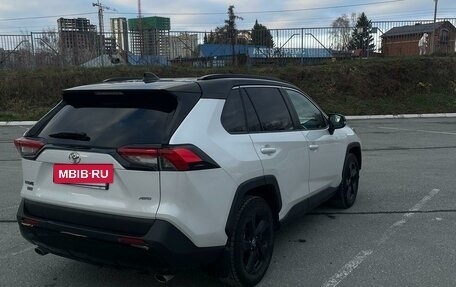 Toyota RAV4, 2021 год, 3 380 000 рублей, 9 фотография