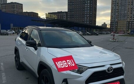 Toyota RAV4, 2021 год, 3 380 000 рублей, 8 фотография