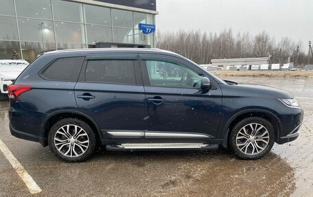 Mitsubishi Outlander III рестайлинг 3, 2018 год, 2 250 000 рублей, 14 фотография