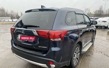 Mitsubishi Outlander III рестайлинг 3, 2018 год, 2 250 000 рублей, 4 фотография