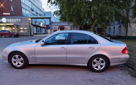 Mercedes-Benz E-Класс, 2005 год, 800 000 рублей, 10 фотография