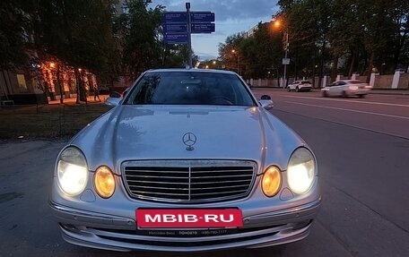 Mercedes-Benz E-Класс, 2005 год, 800 000 рублей, 8 фотография