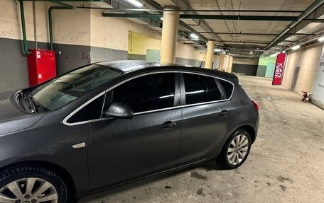 Opel Astra J, 2011 год, 850 000 рублей, 1 фотография