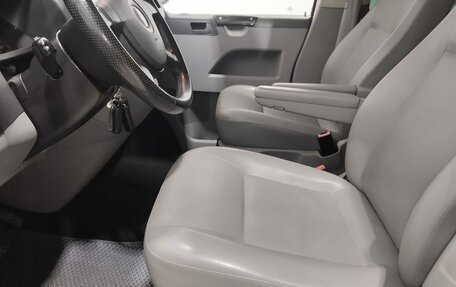 Volkswagen Caravelle T5, 2008 год, 1 650 000 рублей, 11 фотография