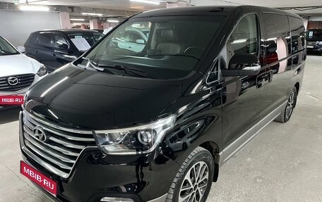 Hyundai Grand Starex Grand Starex I рестайлинг 2, 2019 год, 3 350 000 рублей, 1 фотография