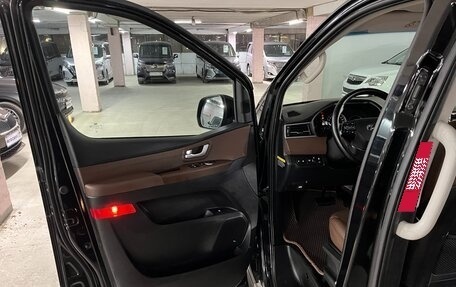 Hyundai Grand Starex Grand Starex I рестайлинг 2, 2019 год, 3 350 000 рублей, 10 фотография