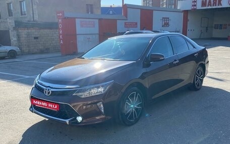 Toyota Camry, 2017 год, 2 100 000 рублей, 2 фотография