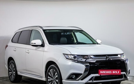 Mitsubishi Outlander III рестайлинг 3, 2022 год, 2 959 000 рублей, 3 фотография