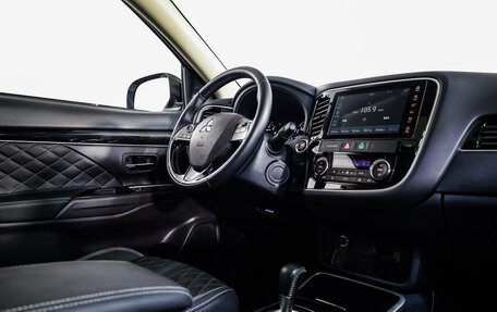 Mitsubishi Outlander III рестайлинг 3, 2022 год, 2 959 000 рублей, 9 фотография