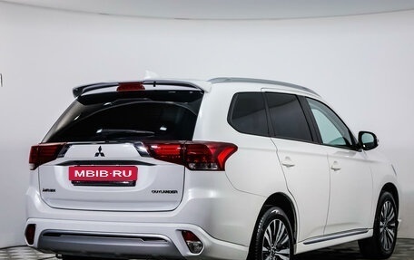 Mitsubishi Outlander III рестайлинг 3, 2022 год, 2 959 000 рублей, 5 фотография